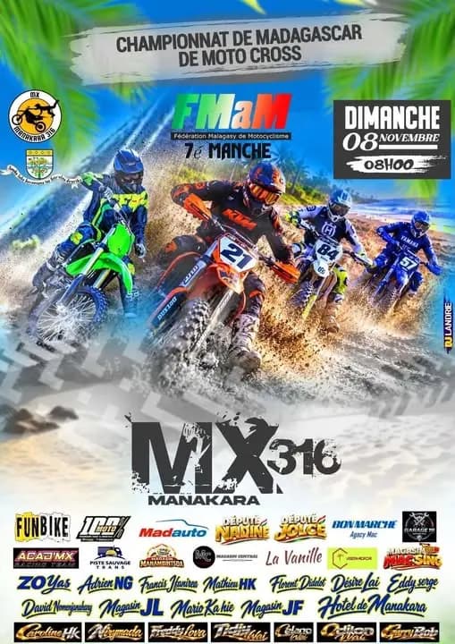 Pilote de motocross en saut, de face